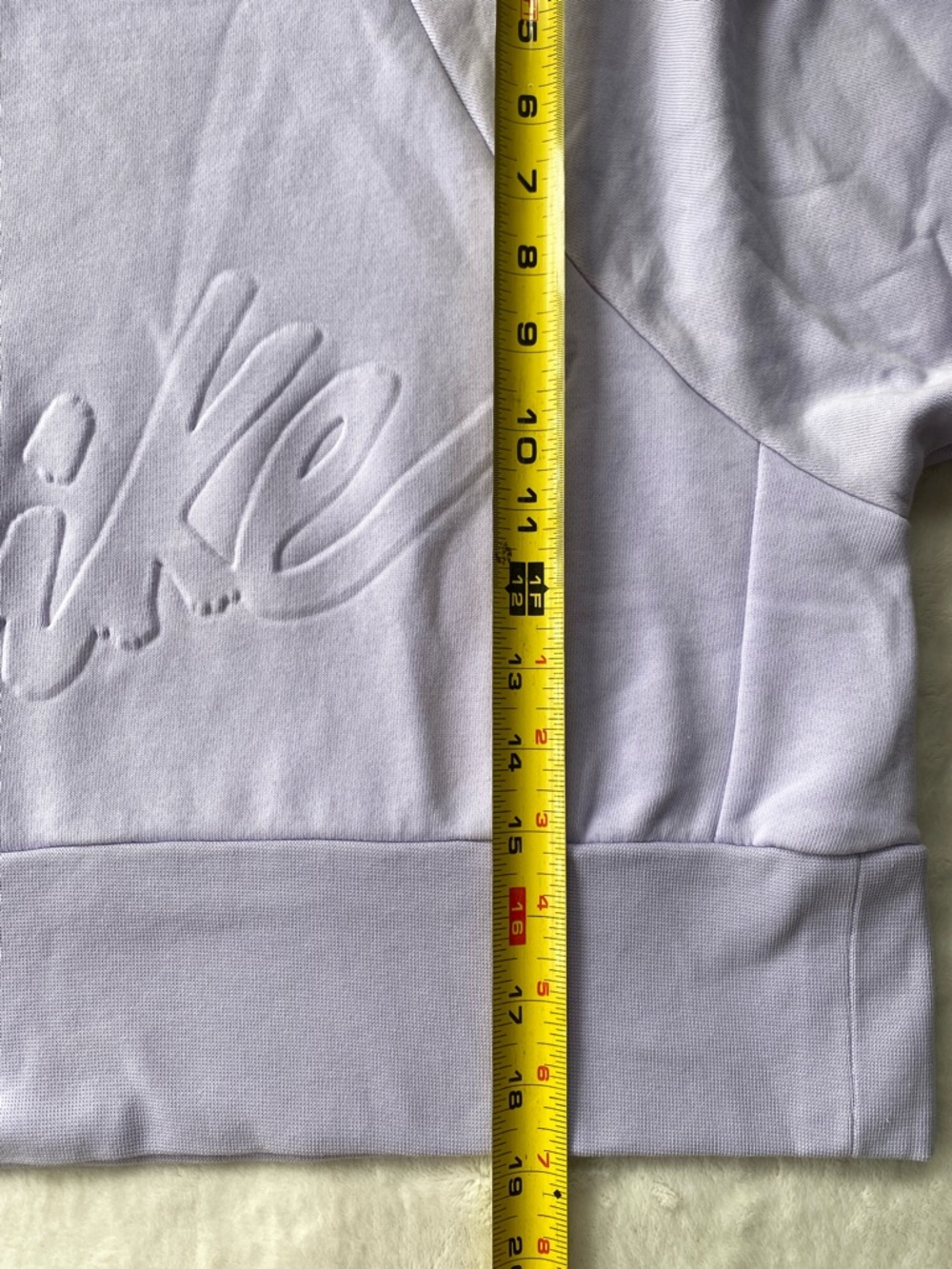 Nike Dri-FIT Lavender Cropped Sweatshirt XS Embossed Script Logo Pullover - Picture 6 of 9